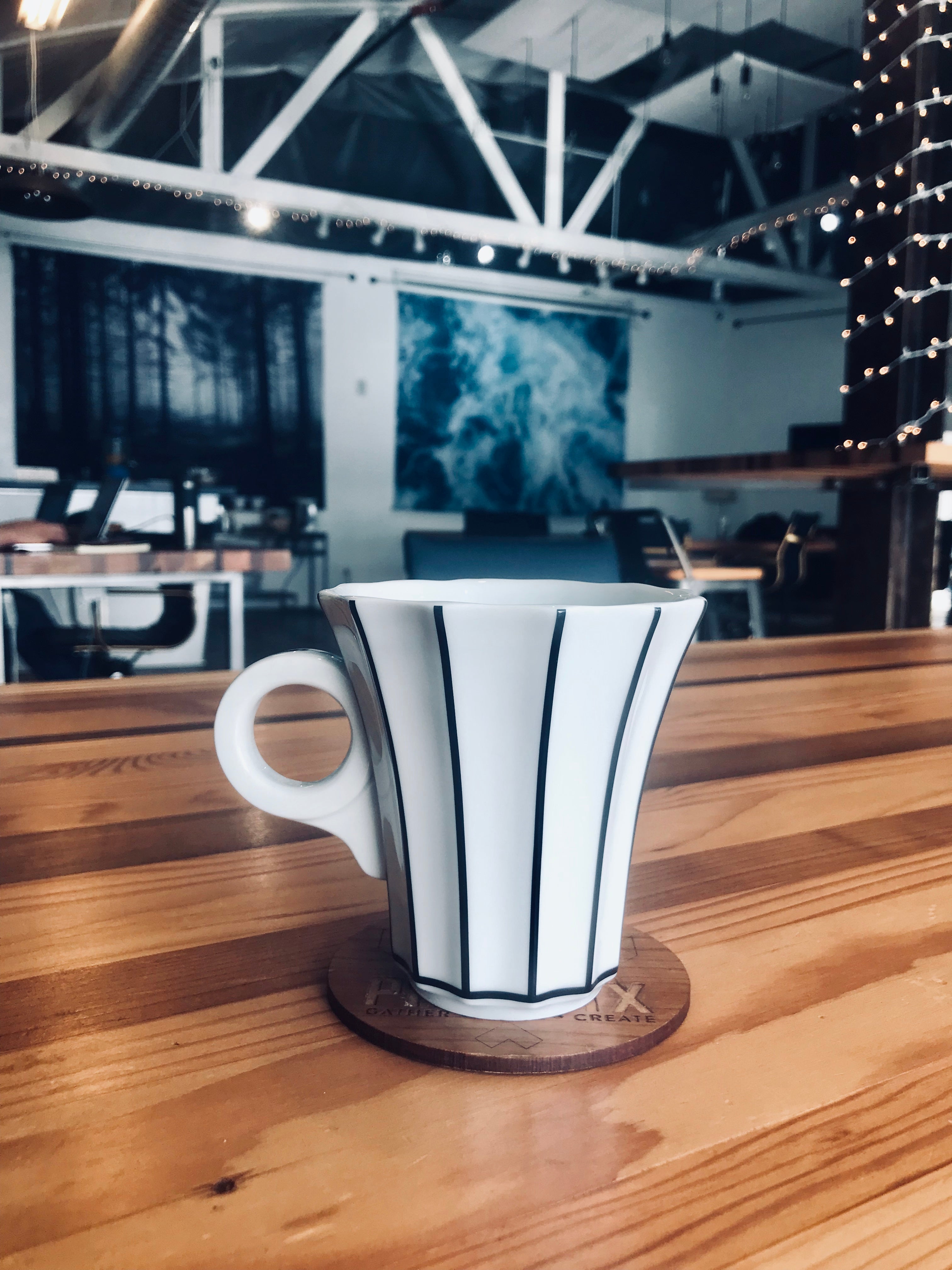 Black & White Retro Style Porcelain Cup with Stripes l 12oz